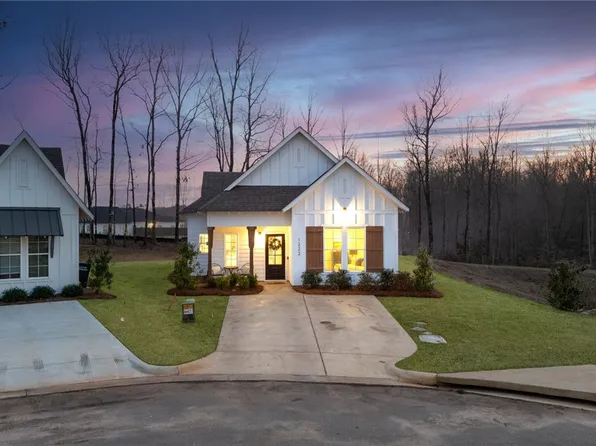 1222 Woodland Cir, Opelika, AL 36801