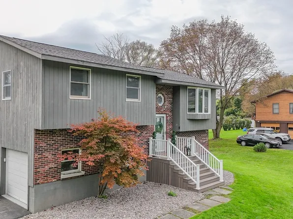 215 Sunnybrook Dr, Syracuse, NY 13219