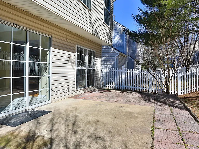 17259 Larkin Dr — Photo 20