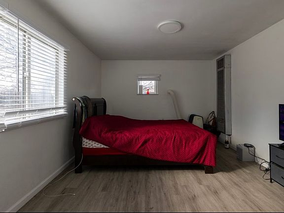 5th image of 705 Cherokee St APT 1