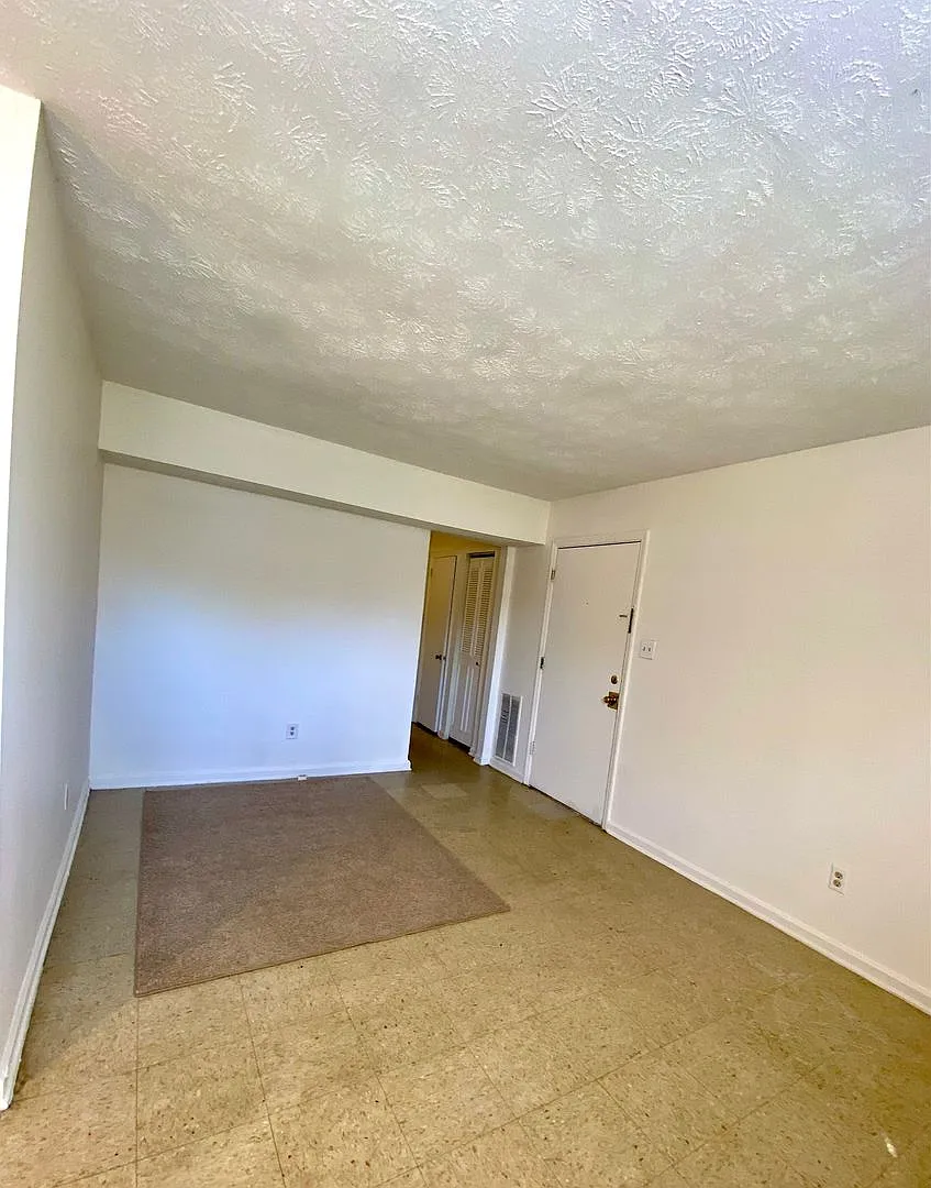 2 BR Apartment. Lower Level. 20260604 — Photo 4
