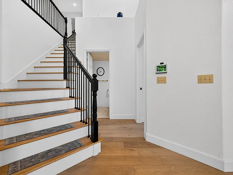 133 Madrid Way — Photo 38