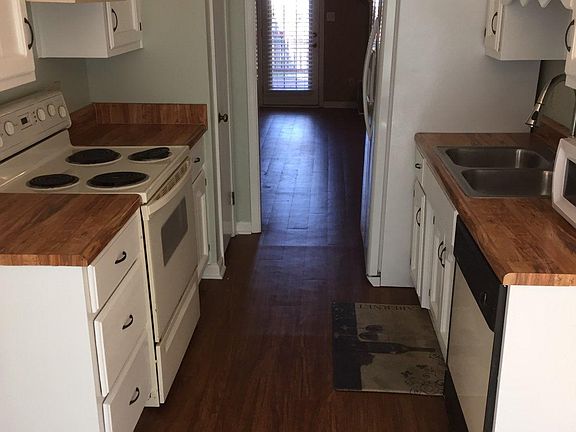 5th image of 413 Jamestown Manor Dr