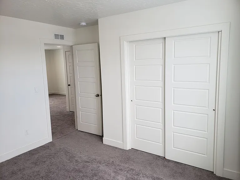 1033 S Vine St — Photo 36