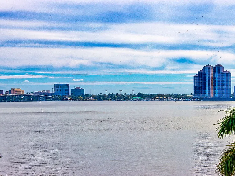 River view of Ft Myers