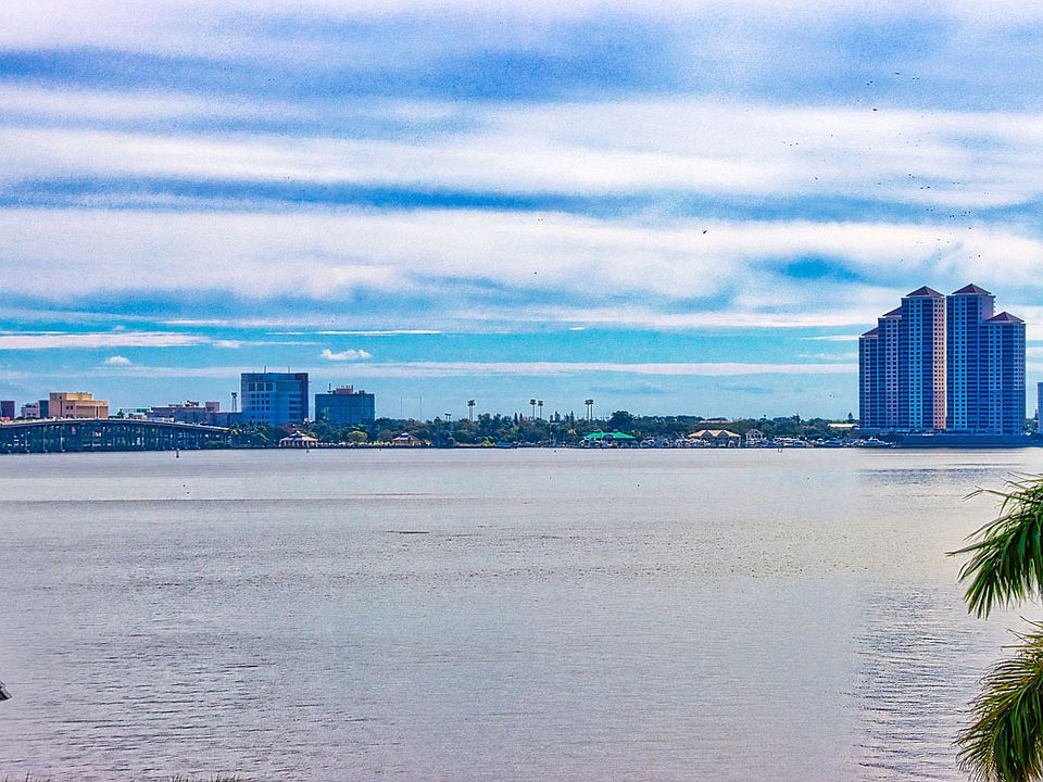 River view of Ft Myers