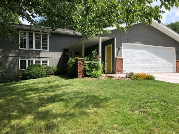 912 Parklane, Pella, IA 50219