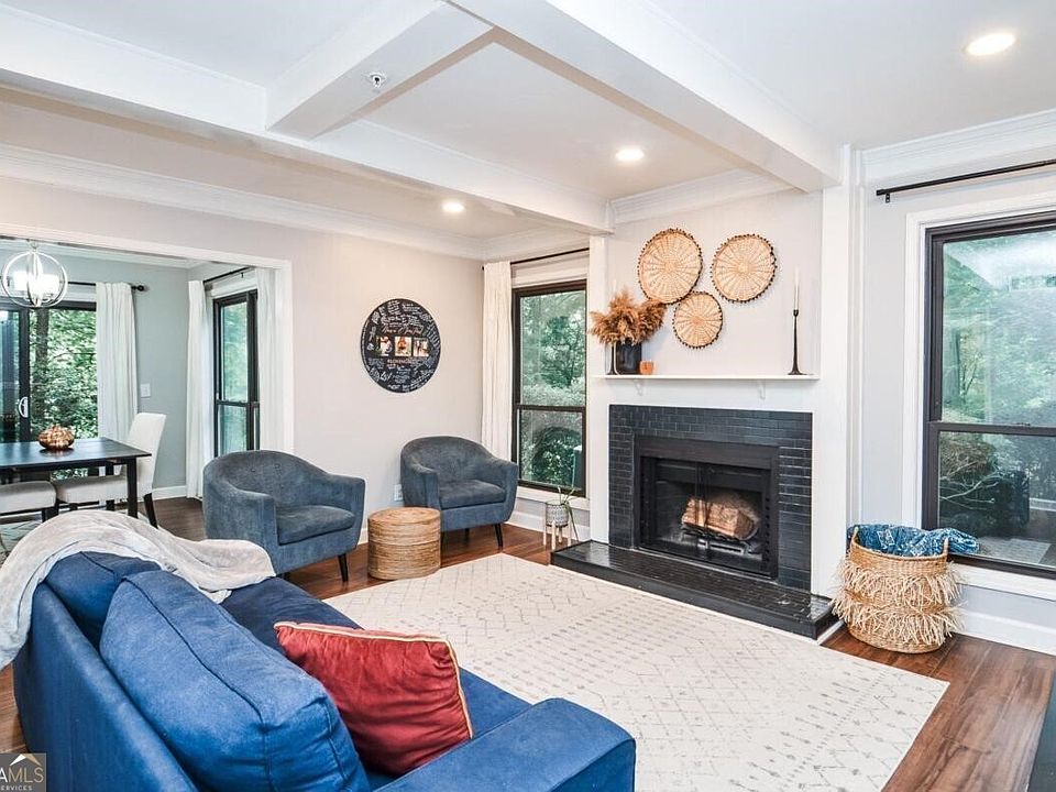 1st image of 906 Lismore SE