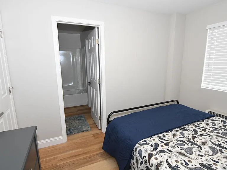 310 Pine St — Photo 8