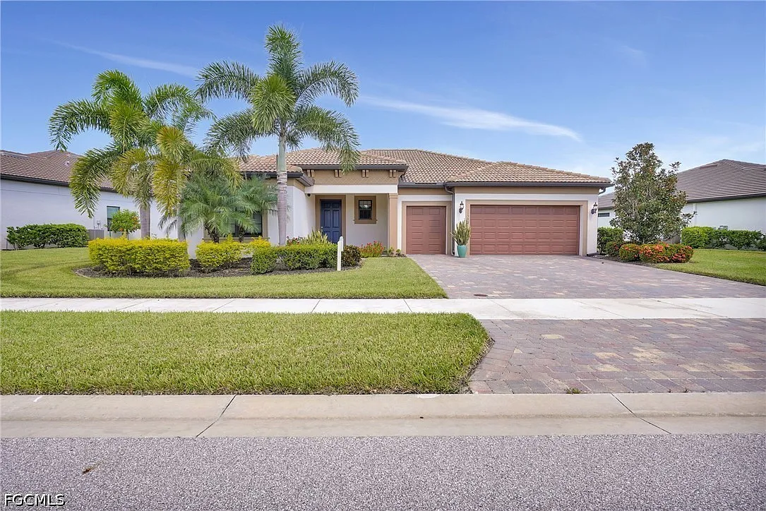 3 bed, 2.5 bath, 2319 sqft, $3,200 — Photo 1