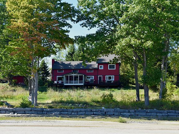 3rd image of 560 Point Rd