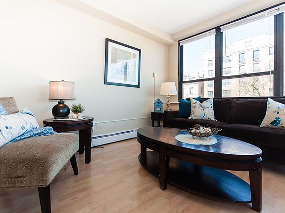4th image of 1573 Oak Ave #42