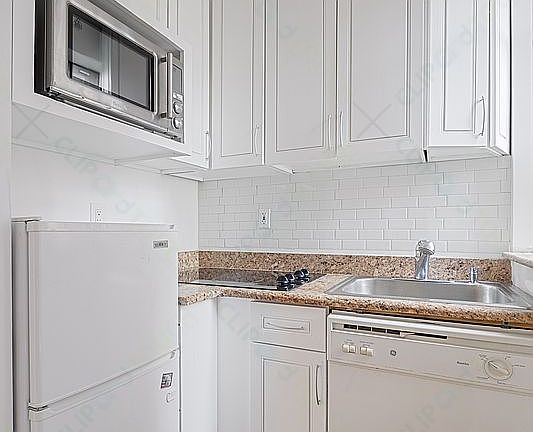 4th image of 333 E 43rd St APT 315