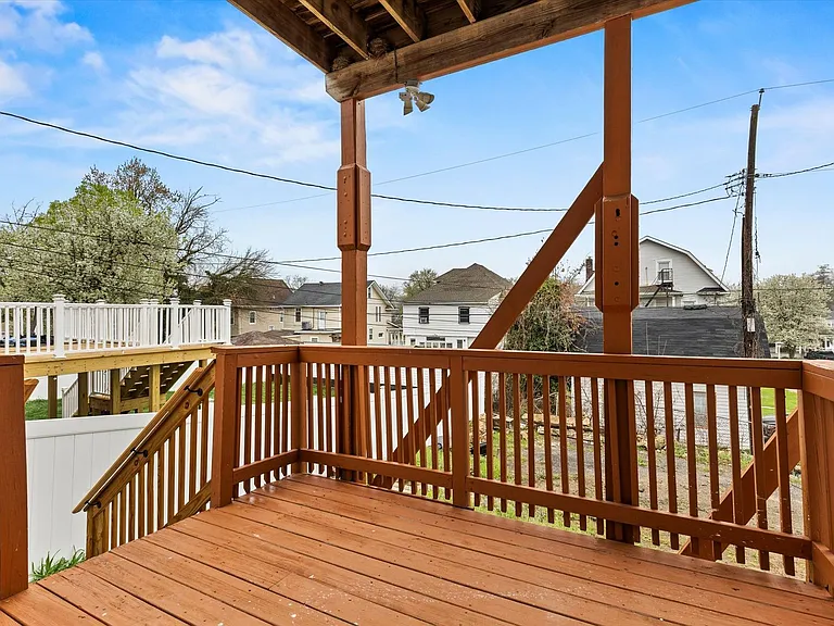 2510 Roslyn Ave — Photo 49