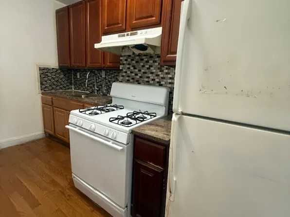 759 Home Street image 12 of 14