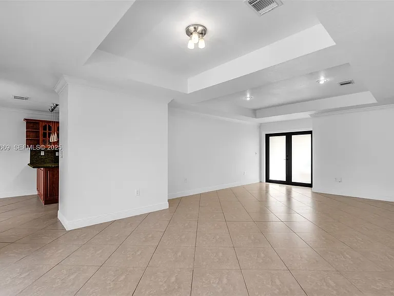 15057 SW 32nd St — Photo 3