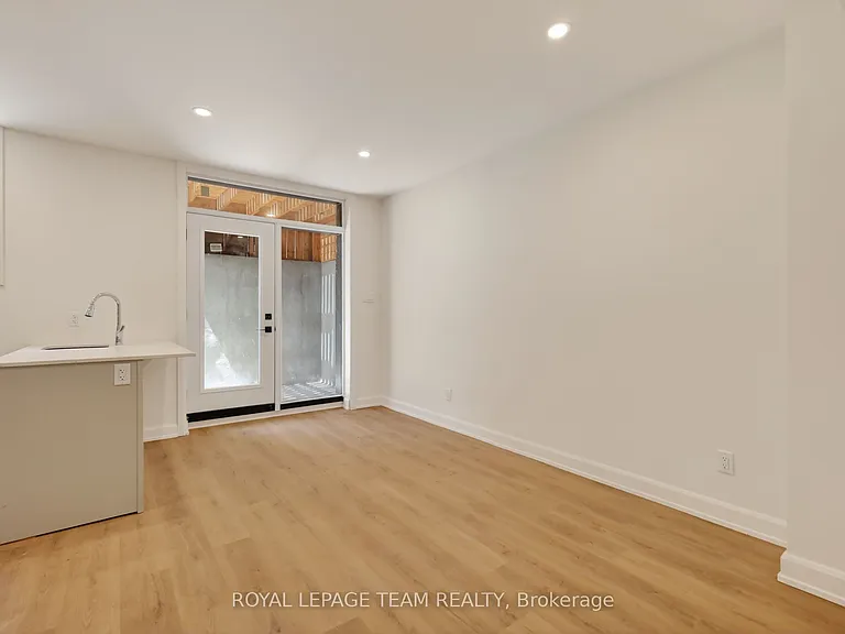 608 Tweedsmuir Ave #B — Photo 9
