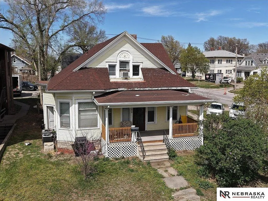 846 C St — Photo 1