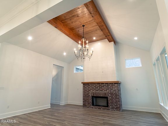 5th image of 303 Canary Palm Way