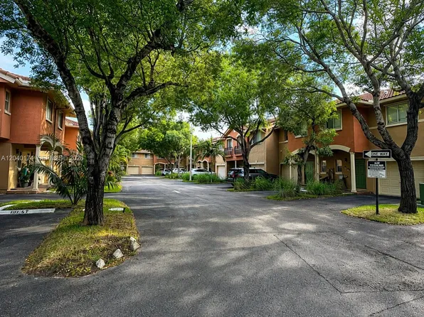 31 SE 3rd Ave, Hallandale, FL 33009