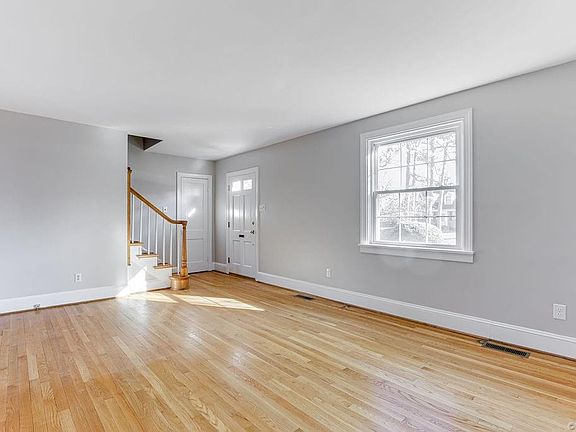 5th image of 7611 N Pinehill Dr
