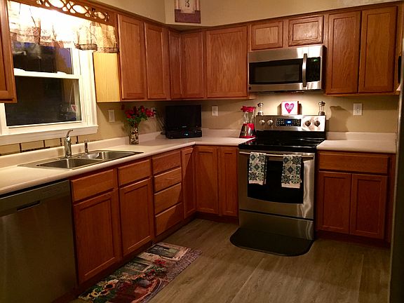 3rd image of 152 W Davis St