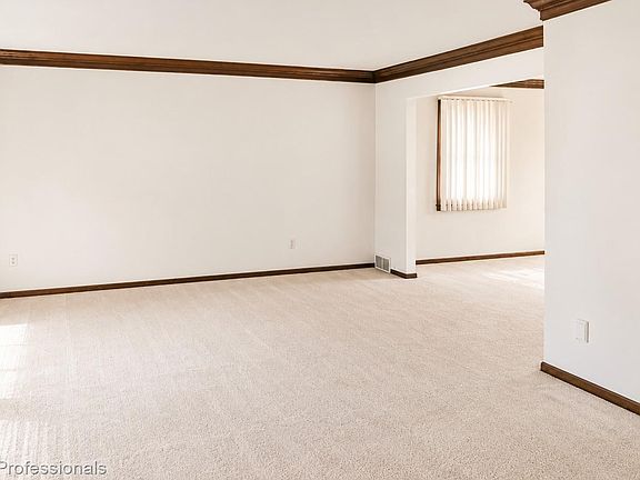 5th image of 6075 Quaker Ln