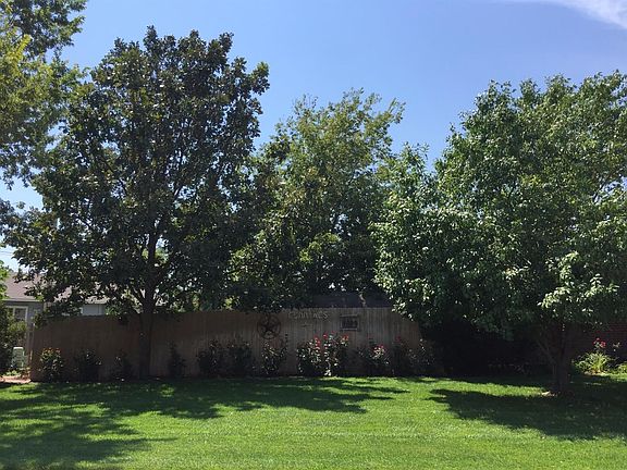 2nd image of 1014 E Lamplighter Ln