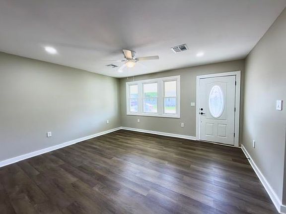 3rd image of 230 Morrison Ave