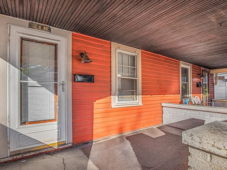 318 Jefferson Ave — Photo 5