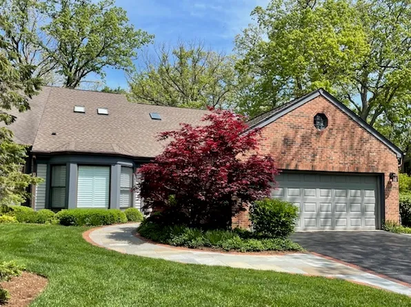 45 Warrington Dr, Lake Bluff, IL 60044