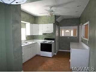 4th image of 1008 Laird Ave