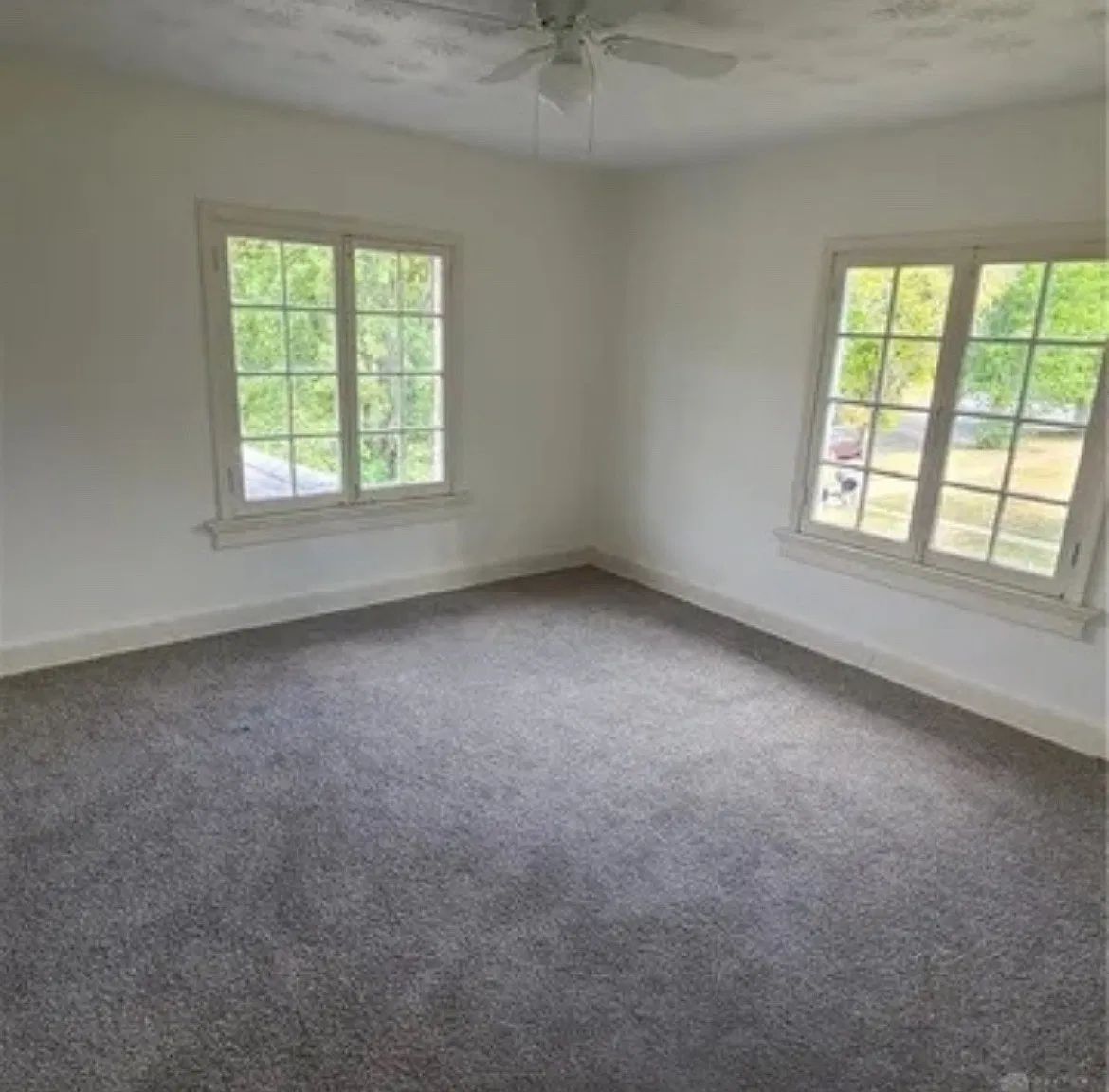 3 bed, 1200 sqft, $1,300 — Photo 4