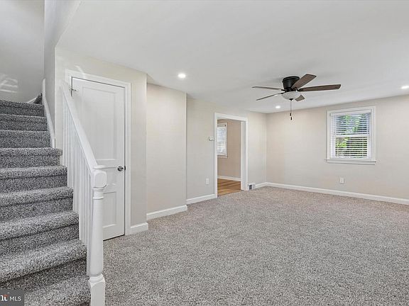 4th image of 618 W South Ave