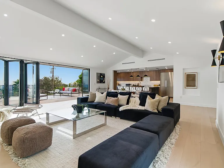 1764 E Loma Alta Dr — Photo 11