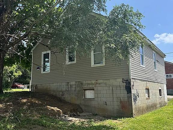 3rd image of 113 N Wilson Dr
