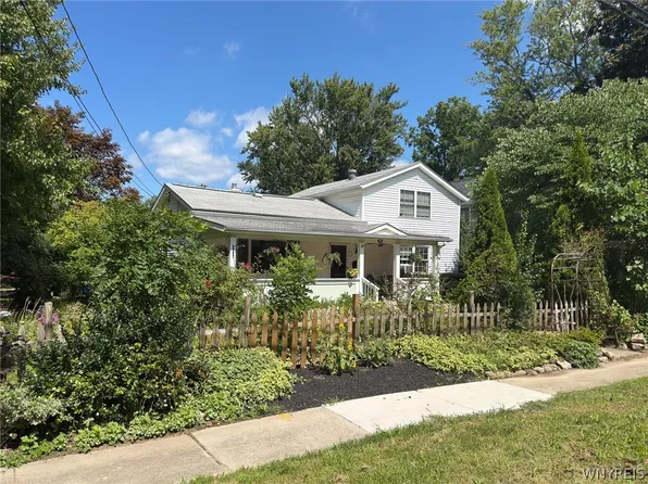 300 Oneida St, Lewiston, NY 14092