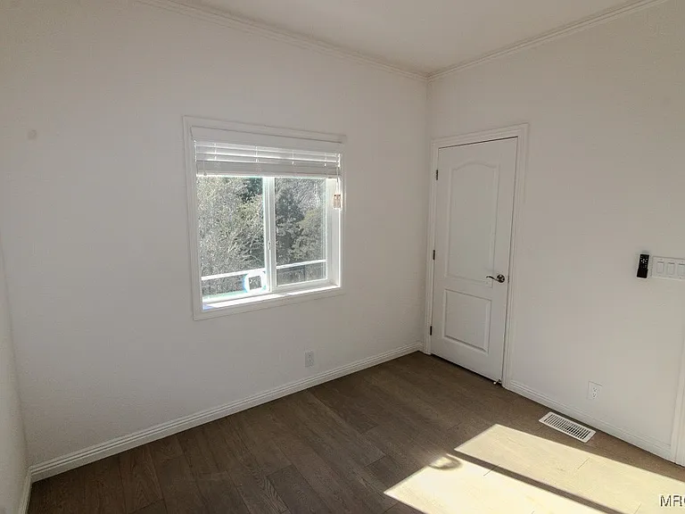1336 La Crescenta Dr #1 — Photo 23