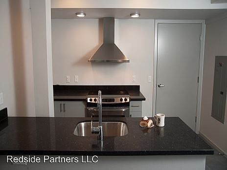 5th image of 2371 Franklin Ave E APT 06