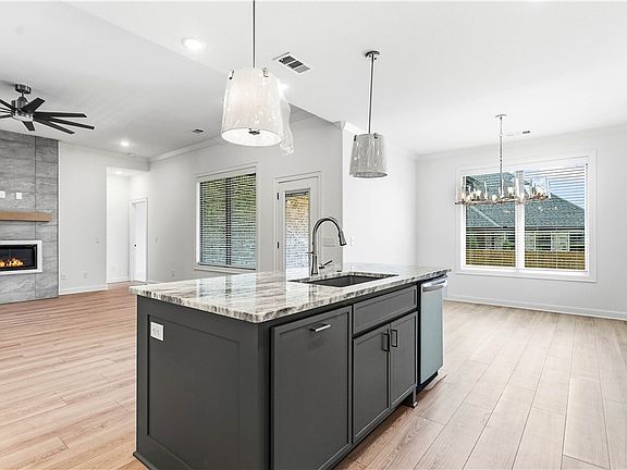 5th image of 2117 Porter St
