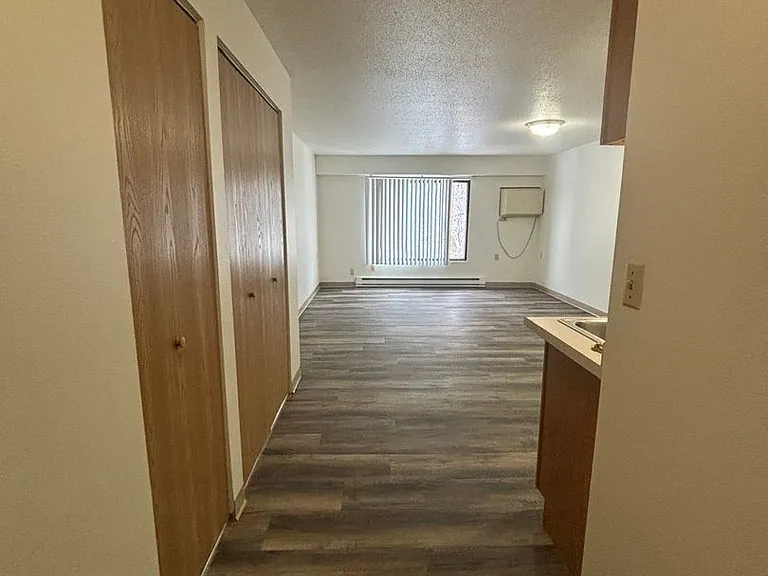 1440 Dakota Dr N — Photo 3