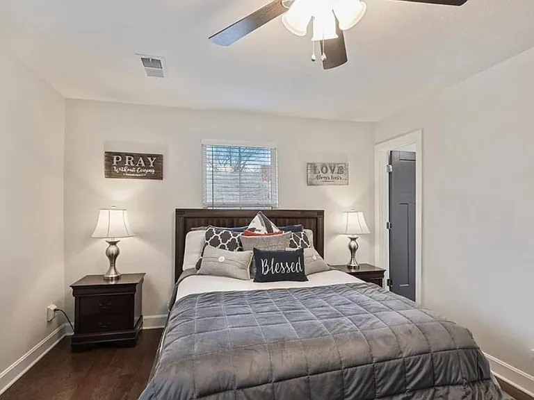 4536 Bell St — Photo 7