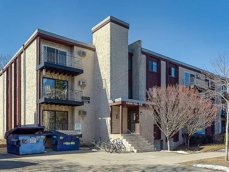 1st image of 1004 7th St SE #111