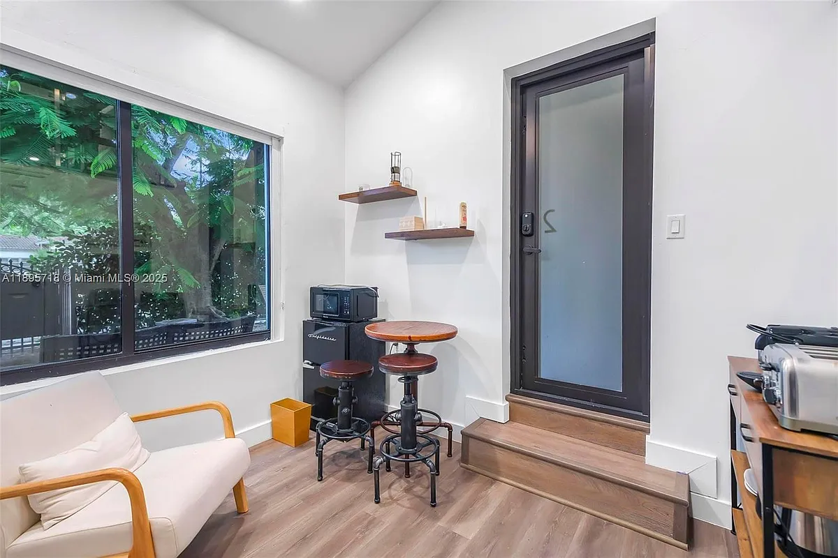 Building Photo - 870 NE 82nd St #2