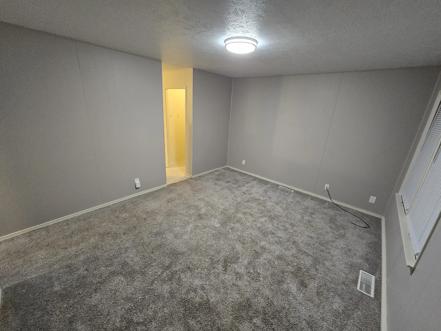 3 bed, 897 sqft, $1,250 — Photo 2