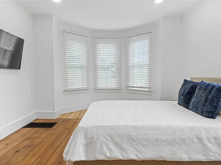 13 Sherman St — Photo 12