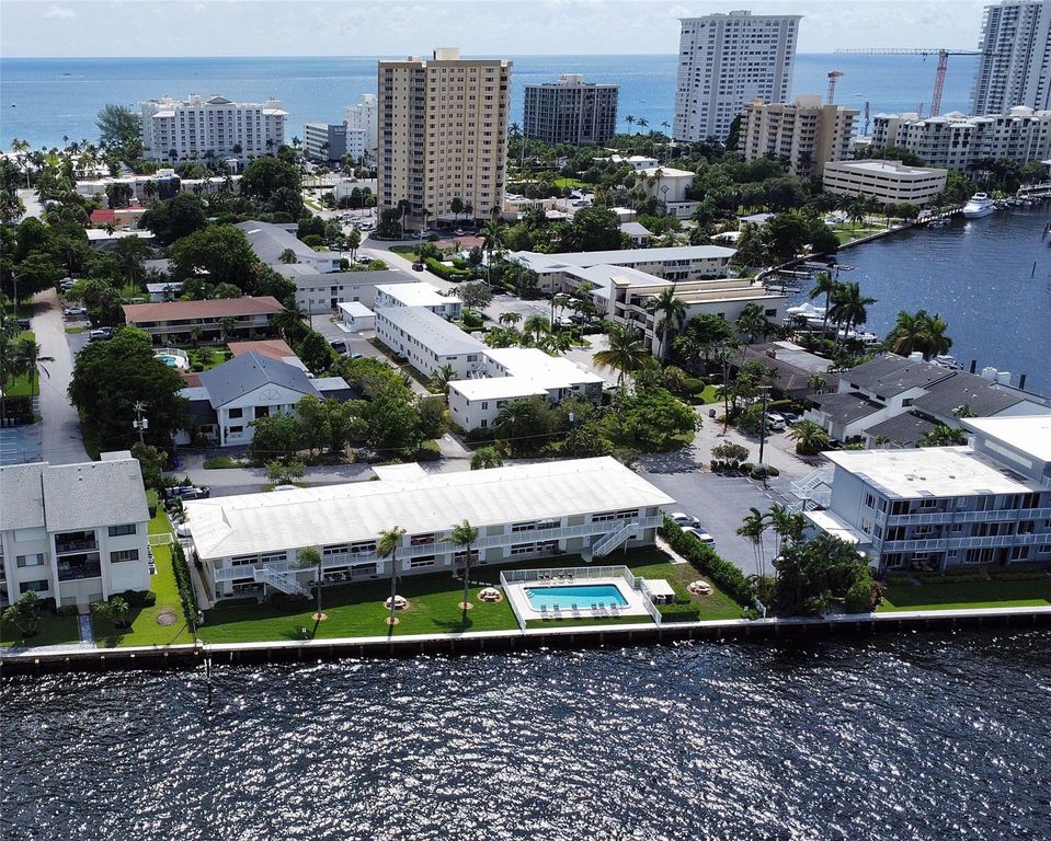1105 S Riverside Drive #205, photo 2