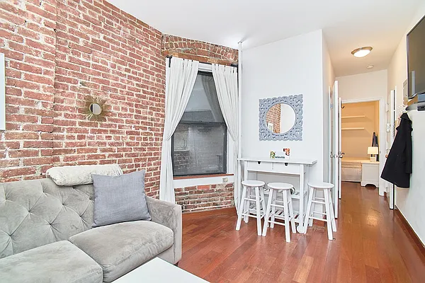 Rented by Keller Williams NYC | media 24
