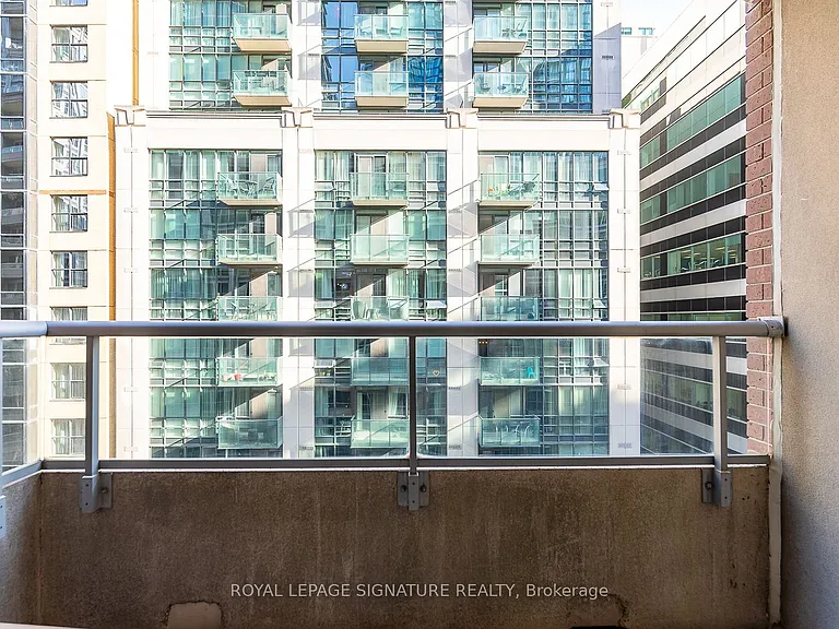 270 Wellington St W #710 — Photo 16