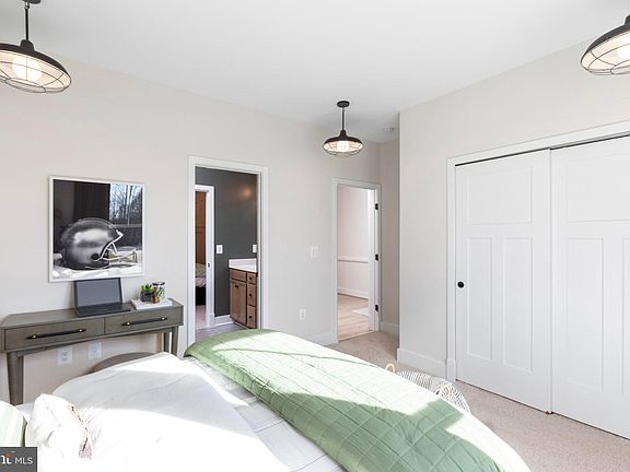 5th image of 10103 N Streamview Ct